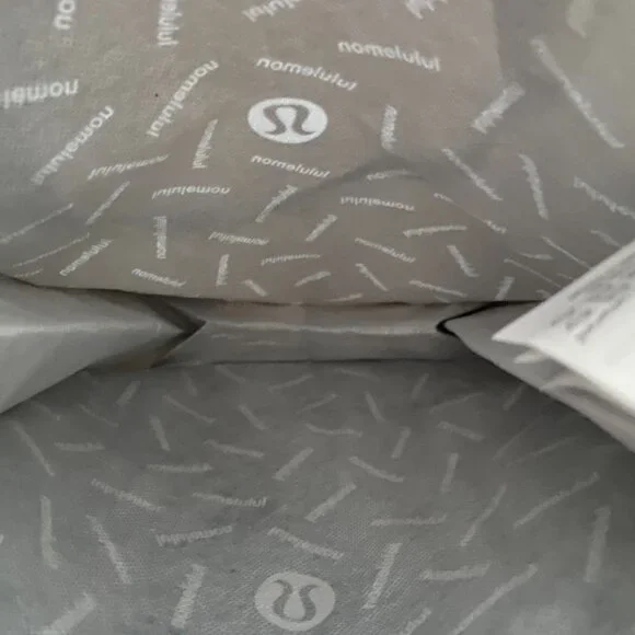 Lululemon Small Size Black and Red Multiprint Recycled Bags Multipurpose Fall - Picture 6 of 12